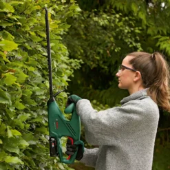 Bosch EasyHedgeCut 18-45 Hedge Trimmer 17 Bosch EasyHedgeCut 18-45 Hedge Trimmer -Gardening Series Store 13496928 3844961768831319