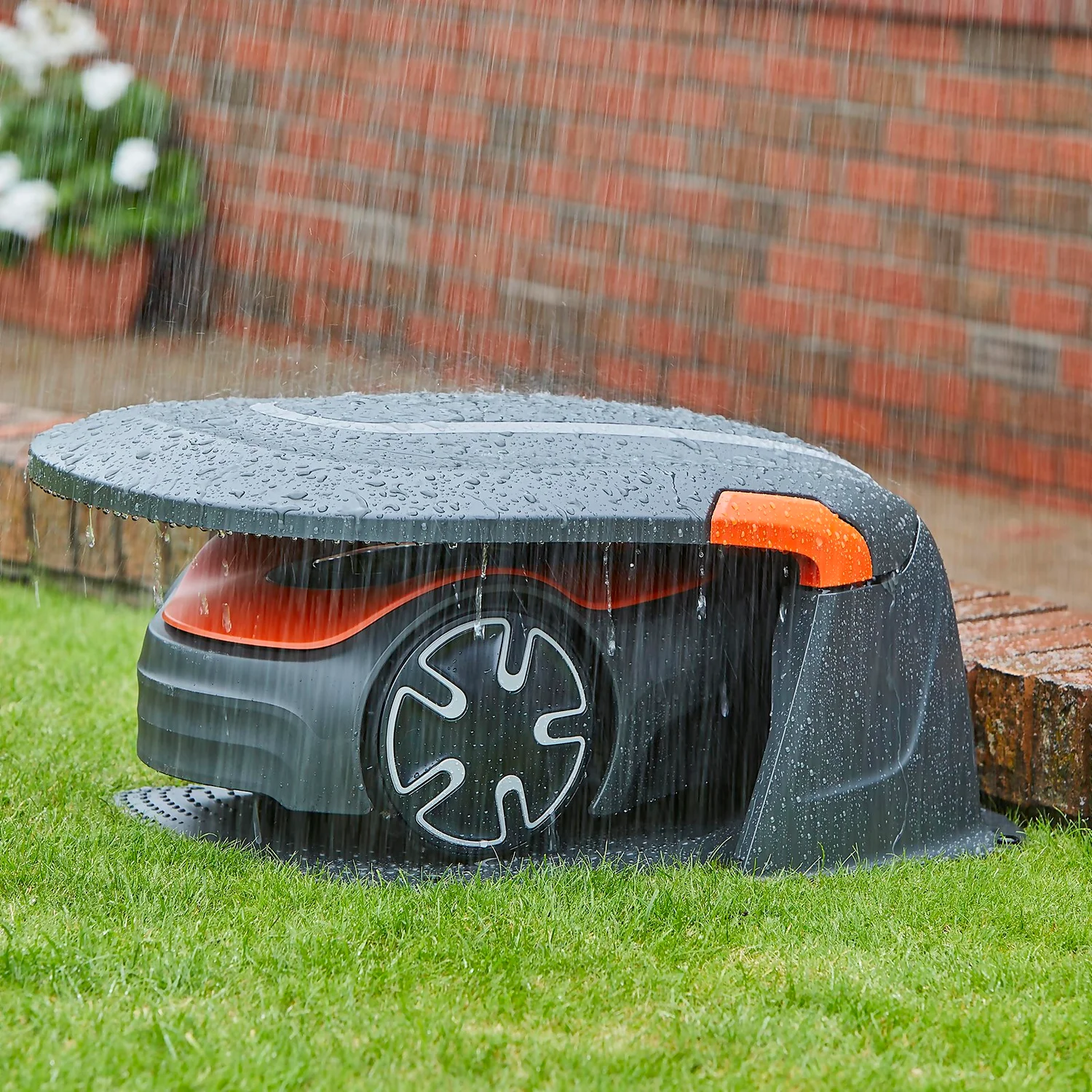 Flymo EasiLife GO 250 Cordless Robot Lawn Mower - 16cm 6 Flymo EasiLife GO 250 Cordless Robot Lawn Mower - 16cm - Image 4