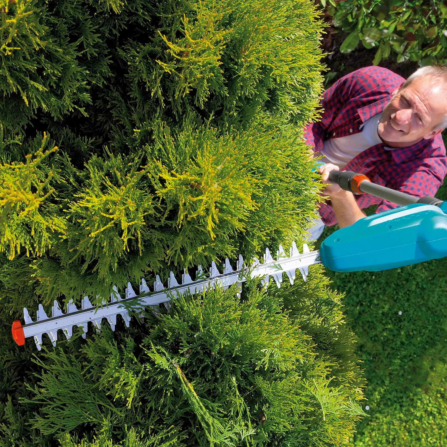 GARDENA Telescopic Cordless 18V Hedge Trimmer 7 GARDENA Telescopic Cordless 18V Hedge Trimmer - Image 5