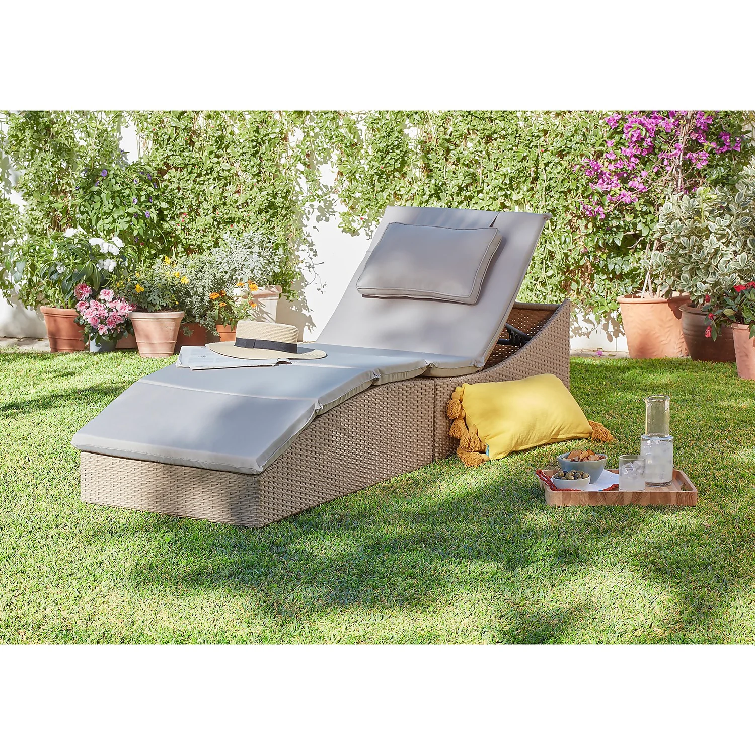 Natural Folding Rattan Sun Lounger 5 Natural Folding Rattan Sun Lounger - Image 3